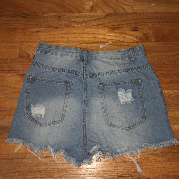 Boohoo Callie Distressed Front Mom Shorts - Picture 2 of 3